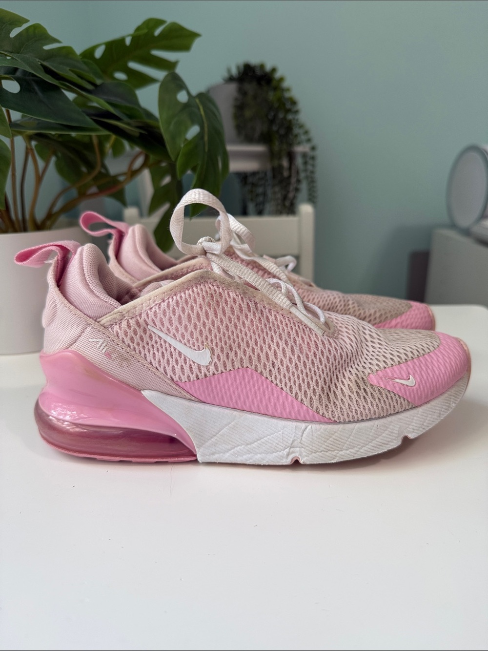 Nike Girl’s Youth Pink Air Max 270 Mesh Sneakers